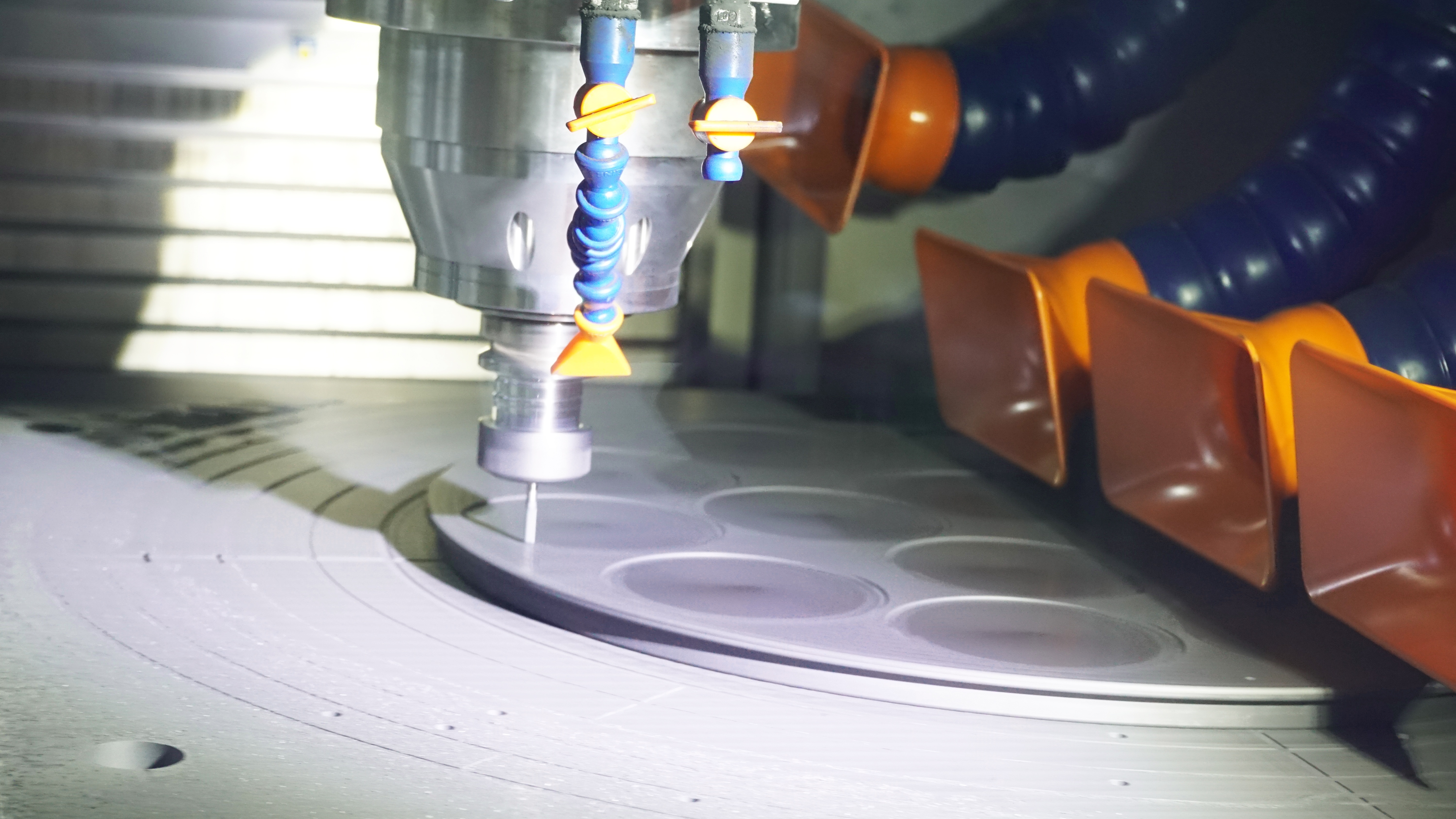VETEK CNC дәл өңдеу шеберханасының ішінде: жоғары таза жартылай өткізгіш компоненттерінің негізін салу